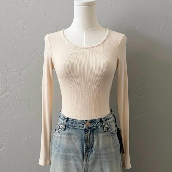 POL Waffle Knit Bodysuit Oyster Beige Long Sleeve Scoop Neck Size S Snap Closure - Picture 2 of 12